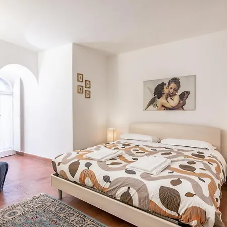 Guesthost - Torre Dei Giudi Apartamento